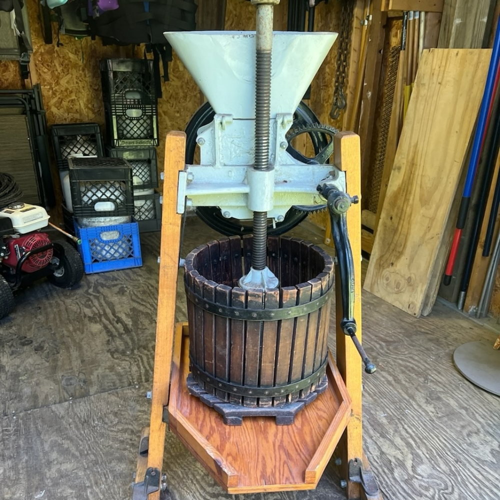 1930s wine press for making home made wine , this is in excellent condition,